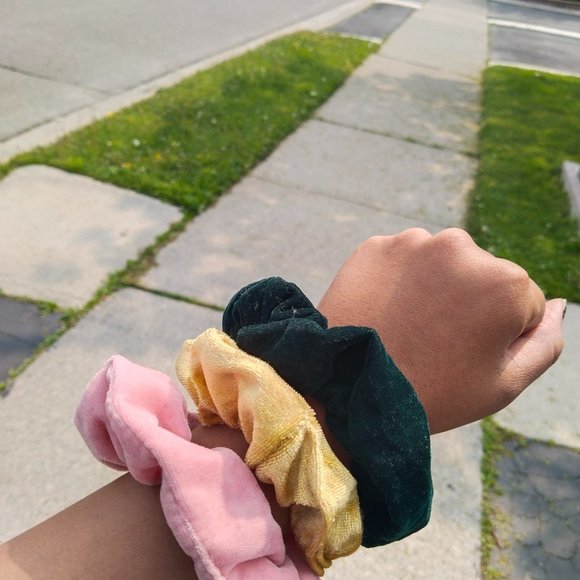 pack of Scrunchies - Picture 2 of 11